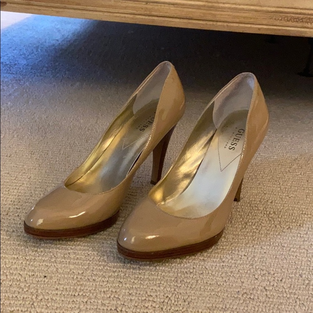 Guess nude patent leather heels